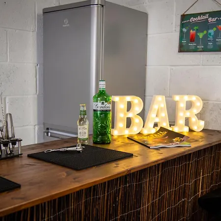 Oak House - Sleeps 10 With Bar & Games * Reighton