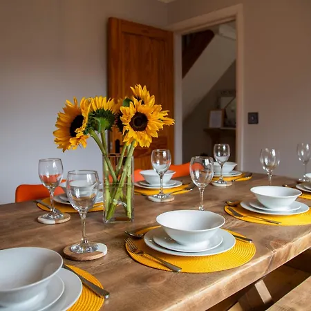 Oak House - Sleeps 10 With Bar & Games Reighton