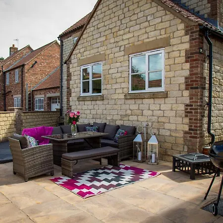 Oak House - Sleeps 10 With Bar & Games