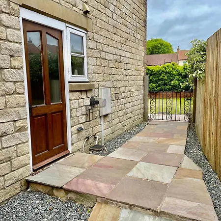 Oak House - Sleeps 10 With Bar & Games * Reighton