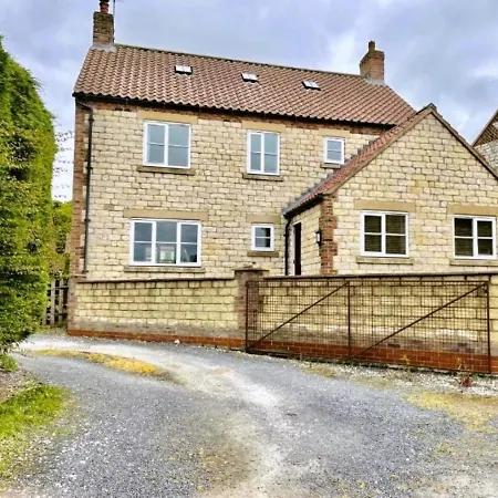 Holiday home Oak House - Sleeps 10 With Bar & Games
