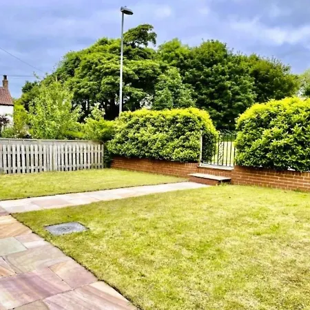 Holiday home Oak House - Sleeps 10 With Bar & Games