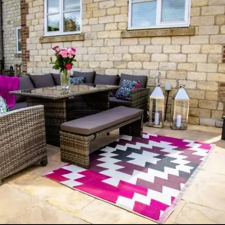 Oak House - Sleeps 10 With Bar & Games Reighton