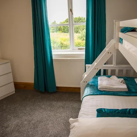 Oak House - Sleeps 10 With Bar & Games