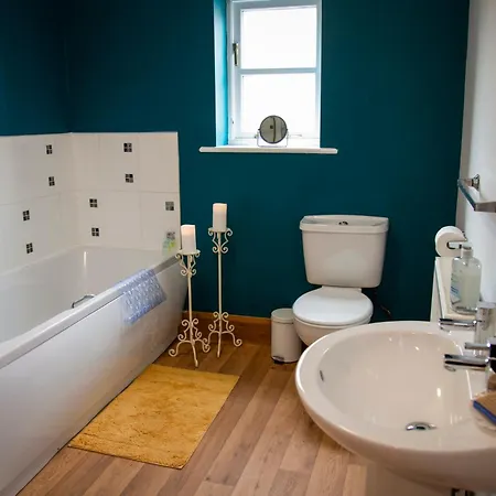 Oak House - Sleeps 10 With Bar & Games Holiday home Reighton