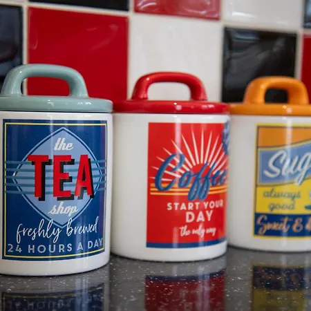 Oak House - Sleeps 10 With Bar & Games *