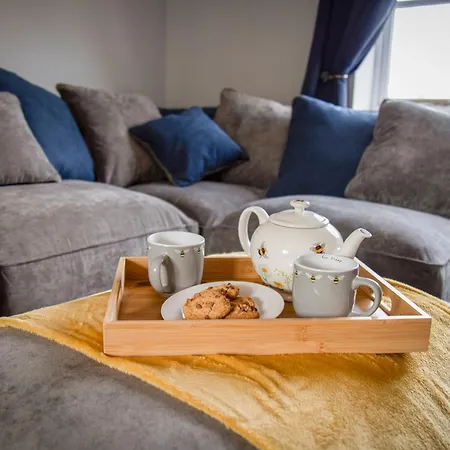 Oak House - Sleeps 10 With Bar & Games Holiday home