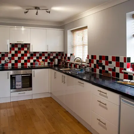Oak House - Sleeps 10 With Bar & Games Holiday home Reighton