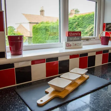 Oak House - Sleeps 10 With Bar & Games *