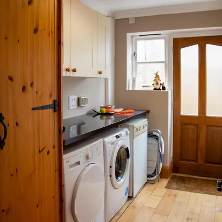 Oak House - Sleeps 10 With Bar & Games * Reighton