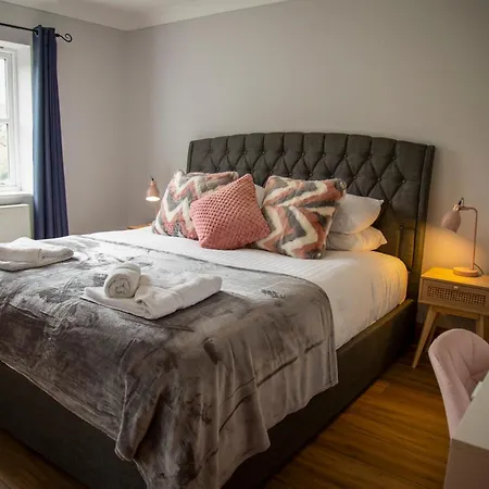 펜션 Oak House - Sleeps 10 With Bar & Games