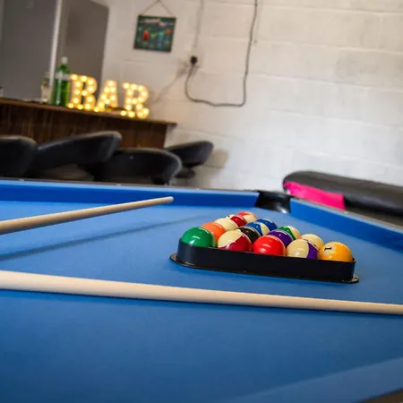Oak House - Sleeps 10 With Bar & Games 펜션 Reighton