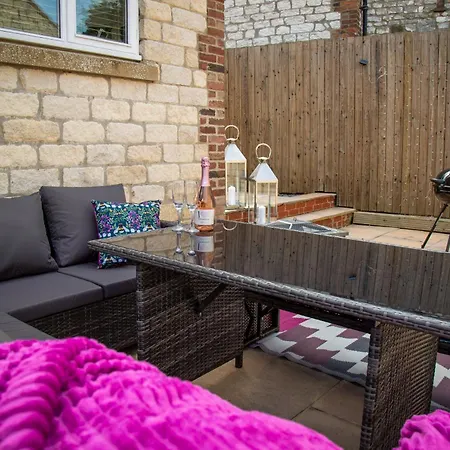 Oak House - Sleeps 10 With Bar & Games