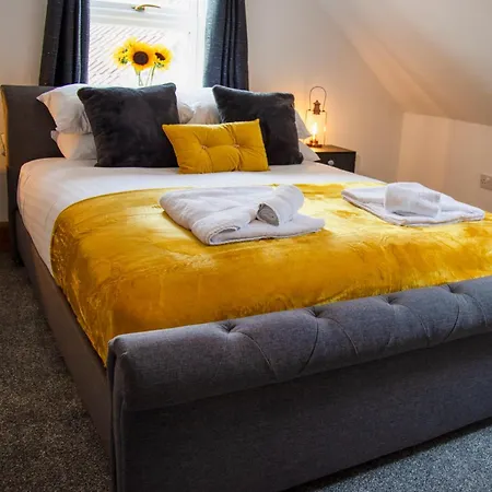 Oak House - Sleeps 10 With Bar & Games * Reighton