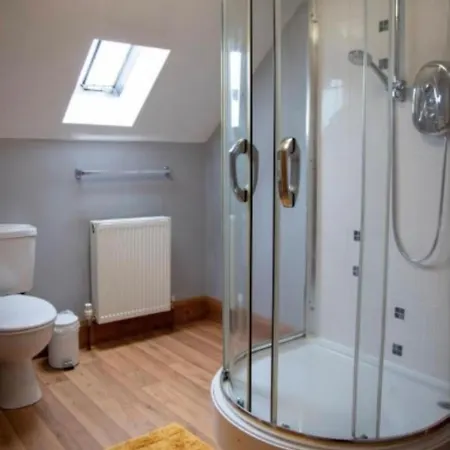 Oak House - Sleeps 10 With Bar & Games *