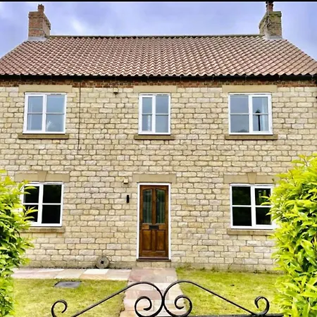 Oak House - Sleeps 10 With Bar & Games