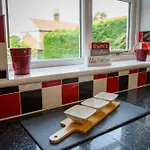 Oak House - Sleeps 10 With Bar & Games *