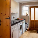 Oak House - Sleeps 10 With Bar & Games * Reighton