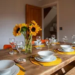 Oak House - Sleeps 10 With Bar & Games Reighton